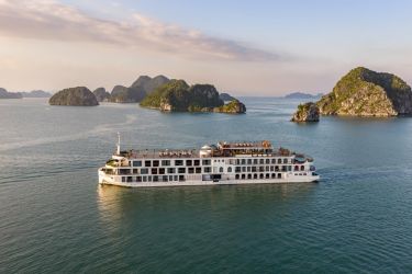 1-(1).-Overview---Indochine-Premium---Luxury-Cruise-Halong-Bay