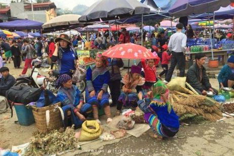 A trip to Muong Hom market