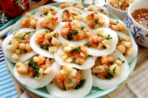 Banh Beo (Bloating Fern-shaped cake)