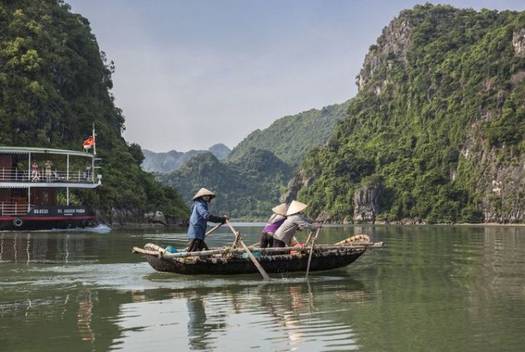 Pandaw-cruise-Halong-Bay-and-Red-River-(14)