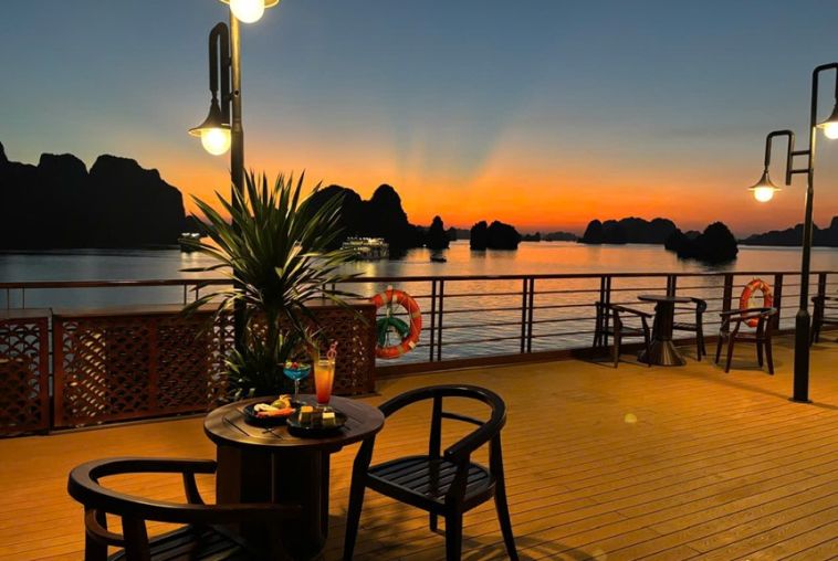 Cycad-Cruise-Bai-Tu-Long-Bay-(26