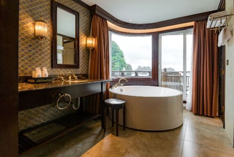 Heritage-Line-Ginger-Regent-Suite-Bathroom-Balcony-low