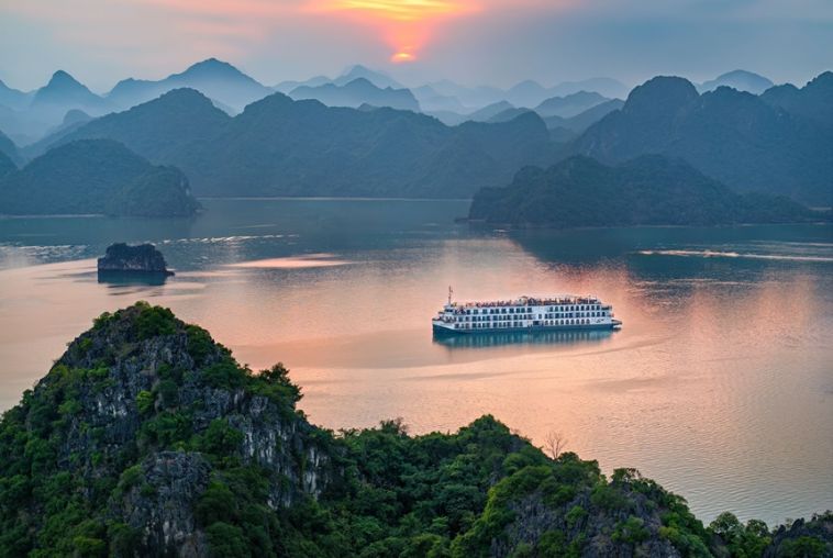 1.-Overview---Indochine-Cruise---Lan-Ha-Bay-(13)