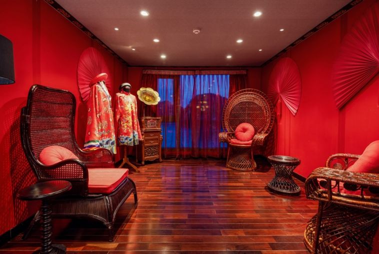 2.4-Art-Gallerry---Indochine-Cruise---Lan-Ha-Bay--Cruise-(2)