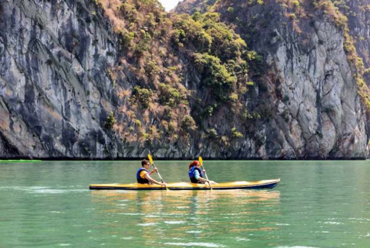 7-(2).-The-cruise-experience---Indochine-Lan-Ha-Bay