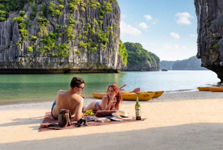7.-The-cruise-experience---Indochine-Lan-Ha-Bay