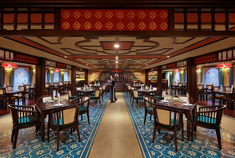 2-(1).6-Tonkin-Restaurant---Indochine-Premium---Luxury-Cruise-Halong-Bay