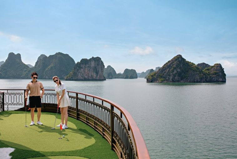 2.2-Minigolf---Indochine-Premium---Luxury-Cruise-Halong-Bay