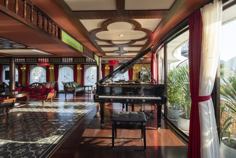Cochinchine-Lounge---Indochine-Premium---Luxury-Cruise-Halong-Bay