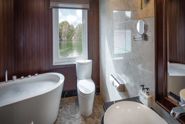 32.-Elegance-Balcony-Suite-_Bathroom