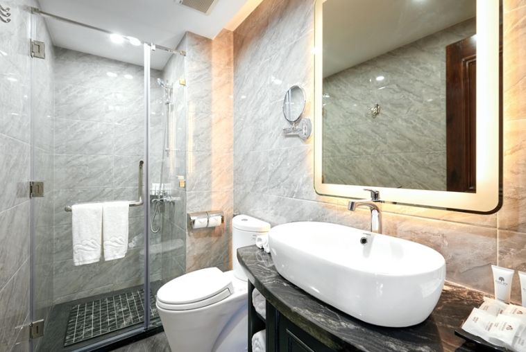 11.-Executive-Grand-Balcony---Bathroom