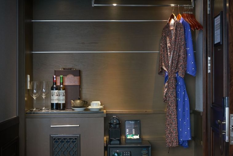 14.-Grand-Balcony-Suite_