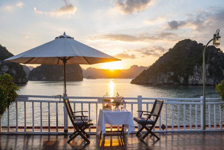 2.-Sundeck---Indochina-Sails