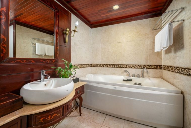 Suite-Room---Indochina-Sails(4)